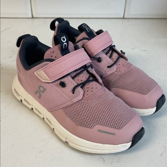 On Running Cloud Play Kids Athletic Shoes Size 13 Zephyr / White Girls Trainers - Picture 12 of 17